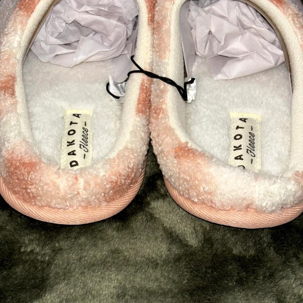 Dakota Fleece Slippers Girls L2/3 Pink Plaid Lined Smiley Face Mask Cozy Comfort